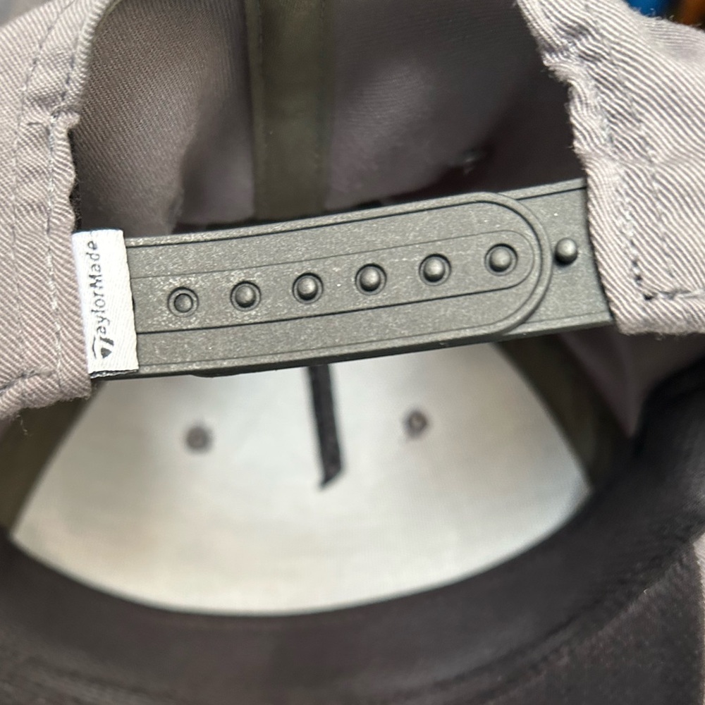 Men’s TaylorMade Allegiant A-Frame SnapBack Gray Hat - Picture 2 of 3